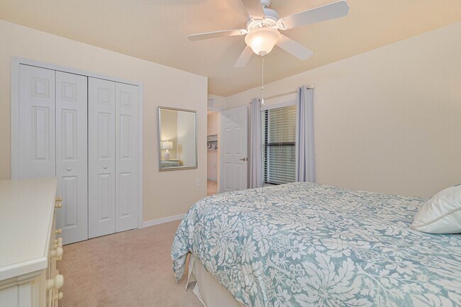 Building Photo - **2 + Den Condo - 1 Car garage - Fully Furnished - Short Term Lease (5.11 - 11.30) **