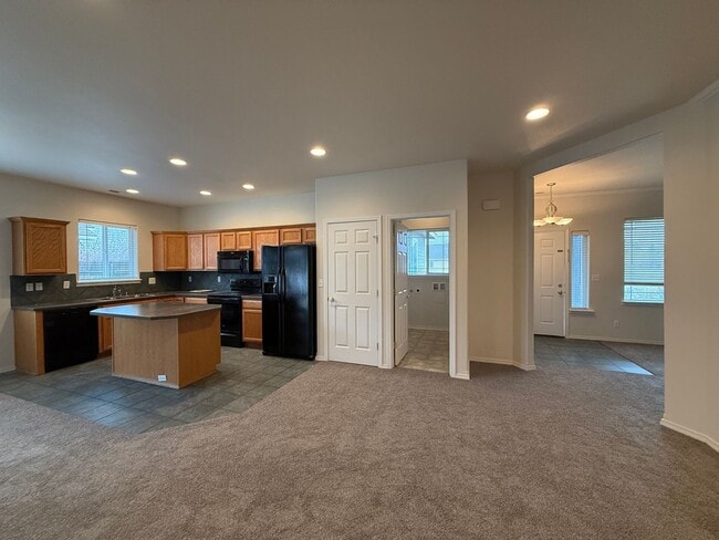 Building Photo - 3 bed, 2 bath Single Level Home