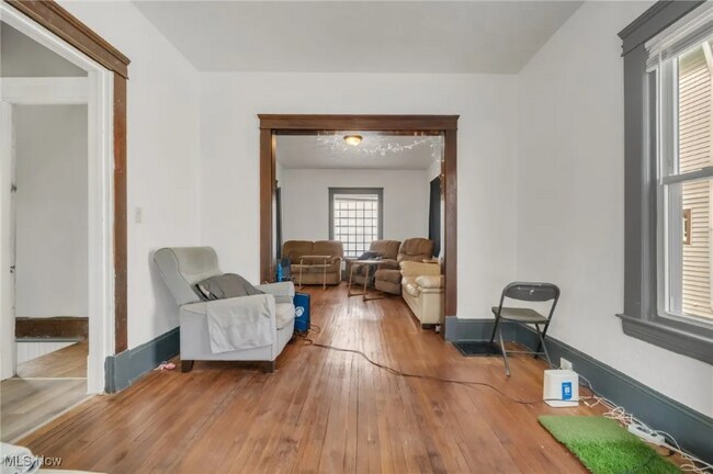 Building Photo - 1433 E 112th St