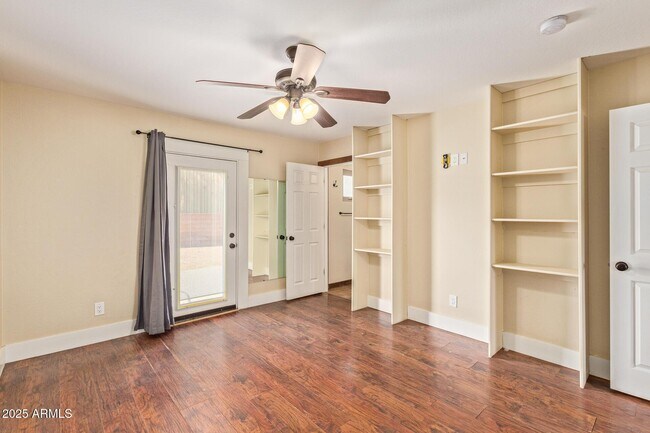 Building Photo - 319 E Riviera Dr