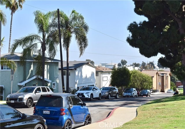 Building Photo - 300 Maryland St