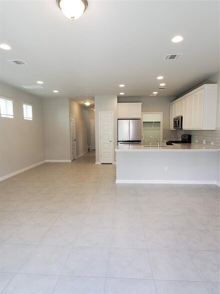Building Photo - 1717 Fountain Bridge Dr