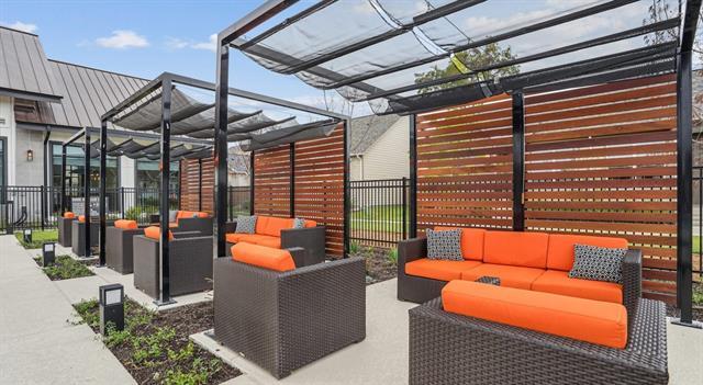 Building Photo - 2600 N Lake Forest Dr