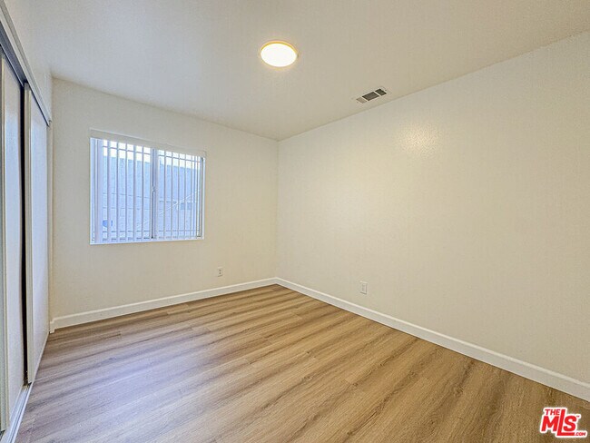 Building Photo - 1555 W 204th St