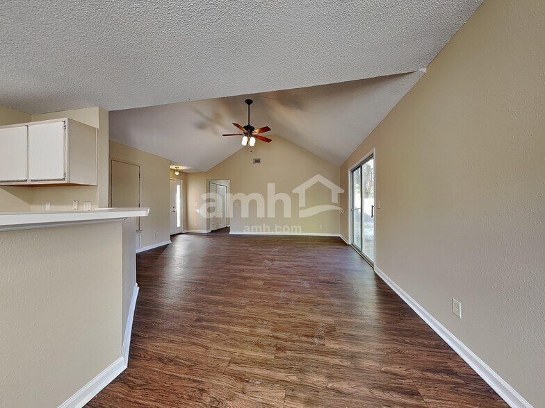 Building Photo - 106 Habitat Dr