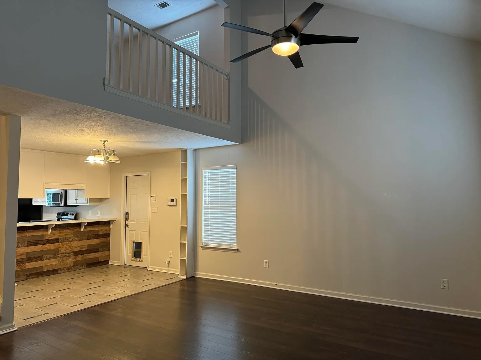 Building Photo - 1959 Shoreline Dr