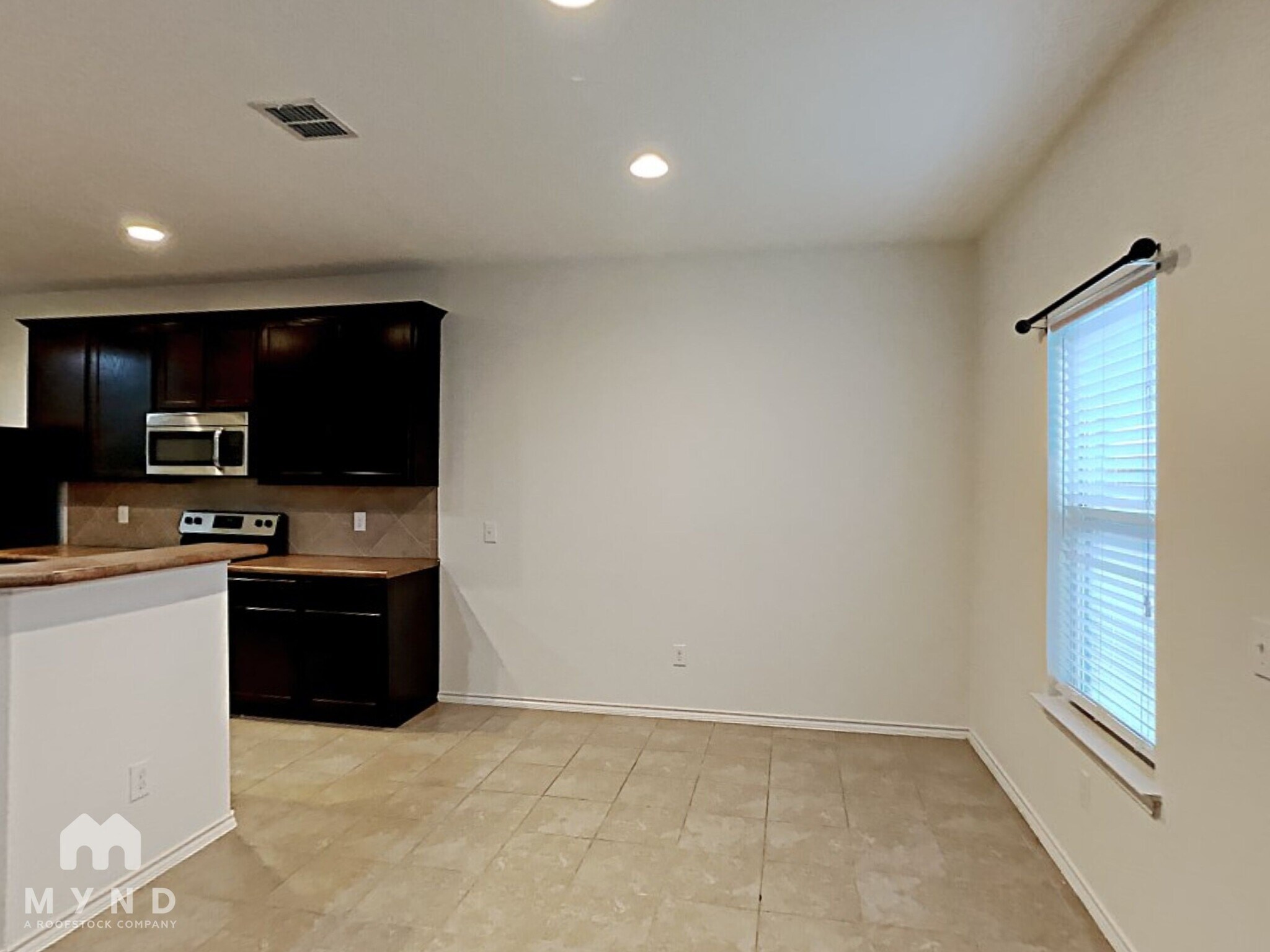 Building Photo - 440 Stonebrook Dr