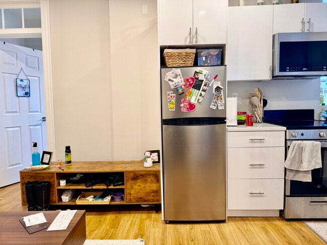 Building Photo - 829-833 Beacon Unit 504