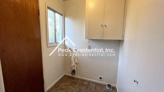 Building Photo - 3 br, 1 bath House - 2373 Anita Ave