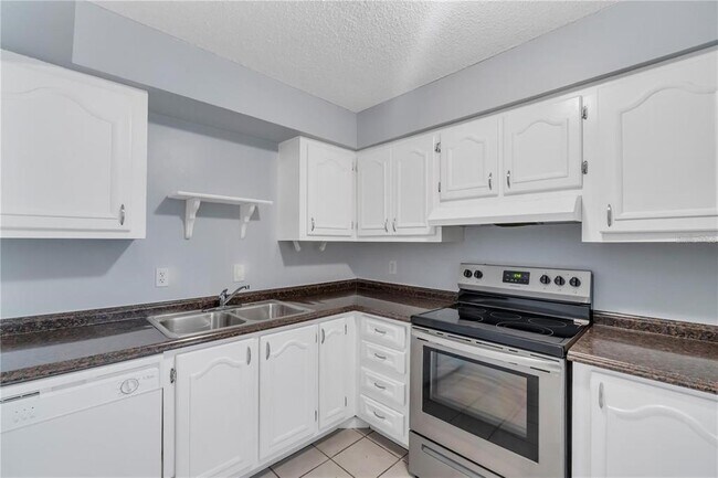 Building Photo - 542 Orange Dr