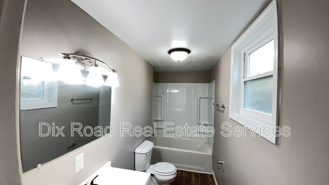 Building Photo - 879 Rockdale Ave