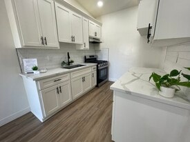 Building Photo - Carlton Park Apartments