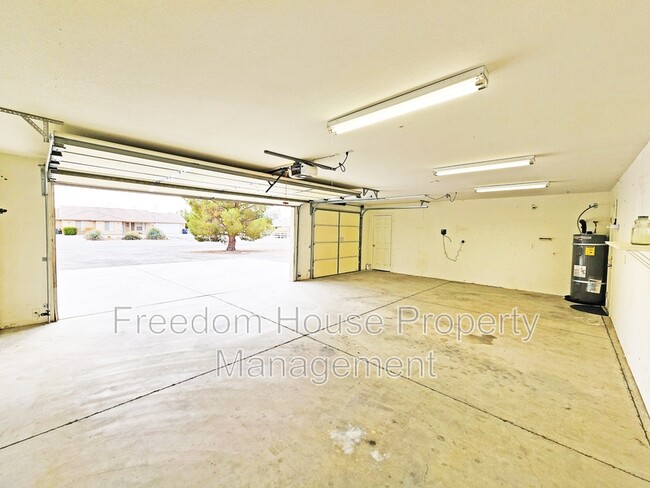 Building Photo - 1660 Chowchilla Cir