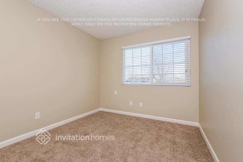 Building Photo - 560 E Wigeon Way