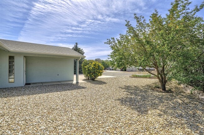 Building Photo - Home With 2 En-Suite Bedrooms in Prescott Valley