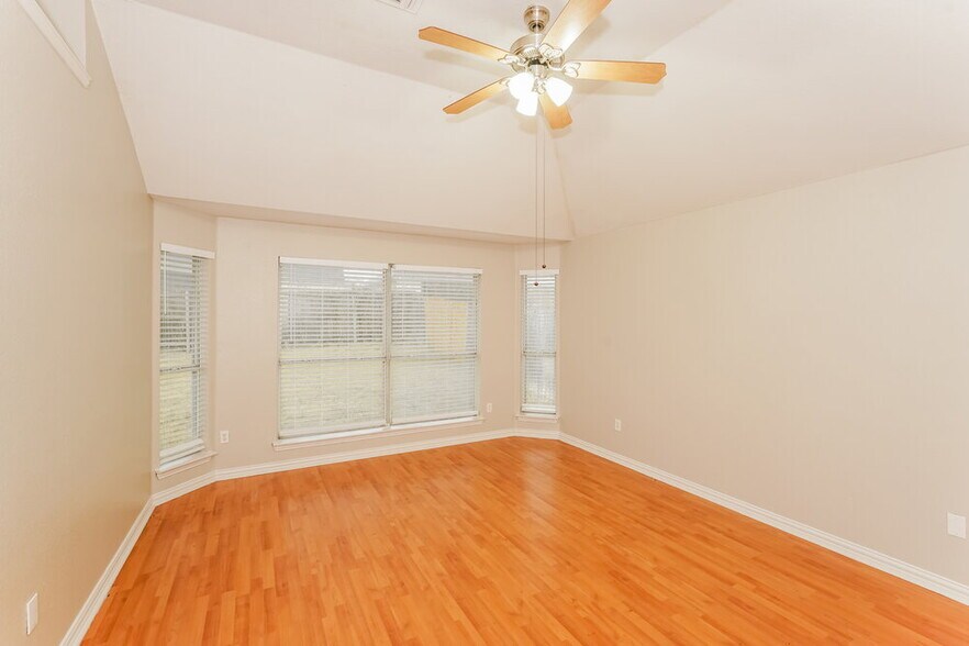 Building Photo - 1601 Prescott Dr
