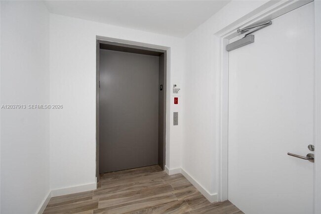 Building Photo - 460 NE 28th St