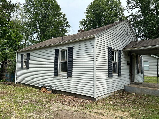 Building Photo - 319 Seventh St