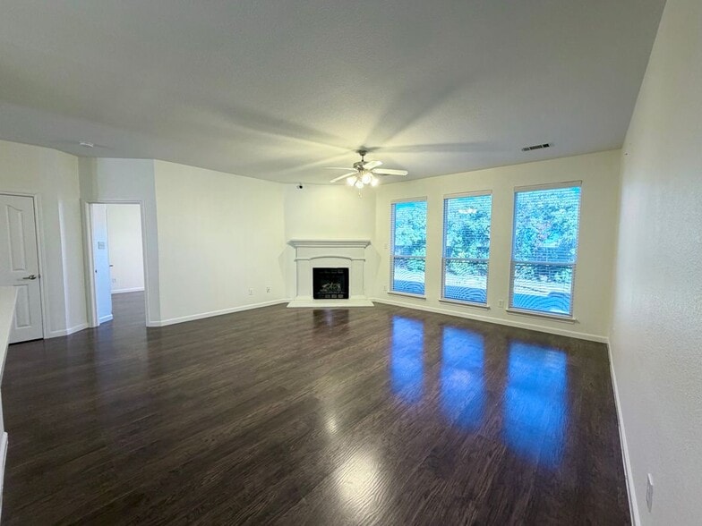 Building Photo - 3917 Old Richwood Ln