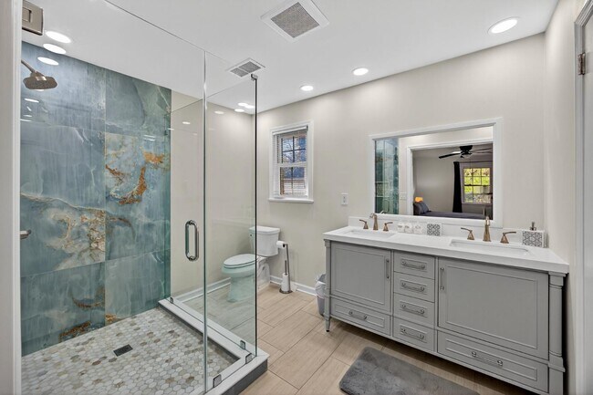 Building Photo - 8081 Kittery Ave