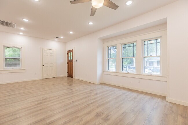 Building Photo - 1010 Burnet St