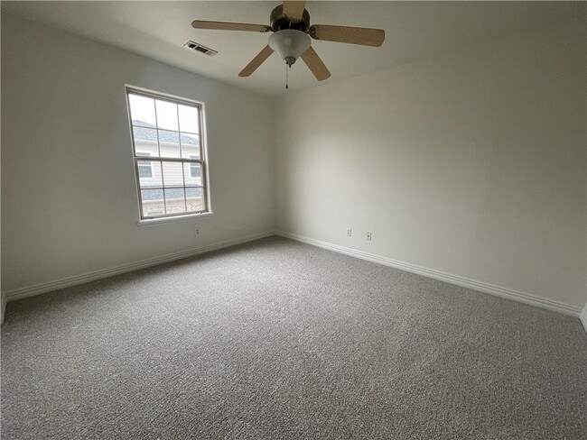 Building Photo - 2814 Vly W Ct