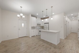 Building Photo - 2326 Summit Rd