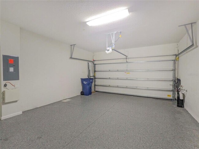 Building Photo - 11670 Rolling Green Dr