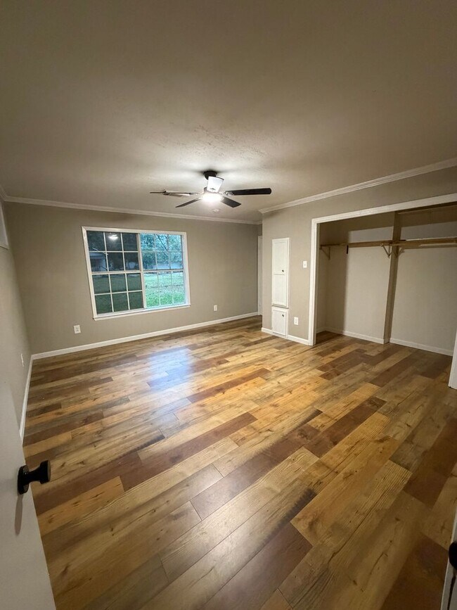 Building Photo - 3 Bedroom, 2 Bathroom Home for Rent in Groves, Tx