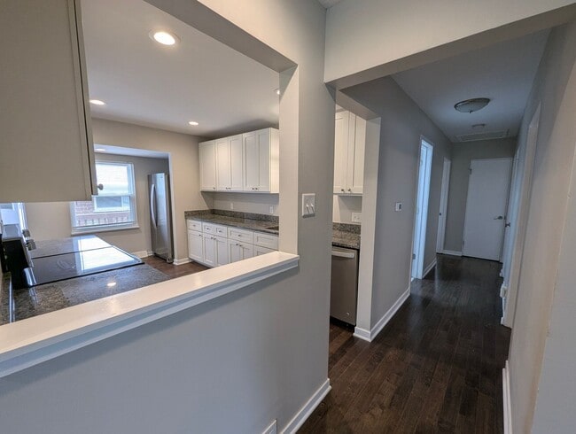 Building Photo - Elevated Living in University City