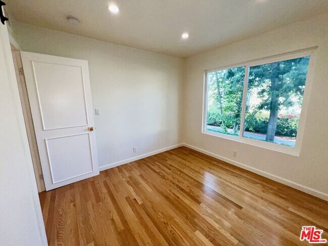 Building Photo - 2209 Summertime Ln