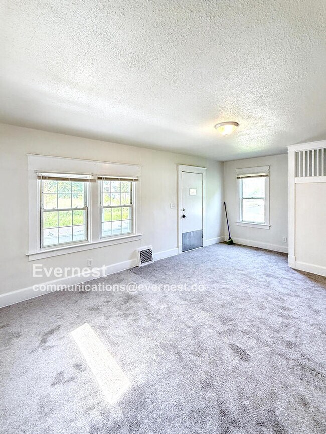 Building Photo - 1124 Vinal St
