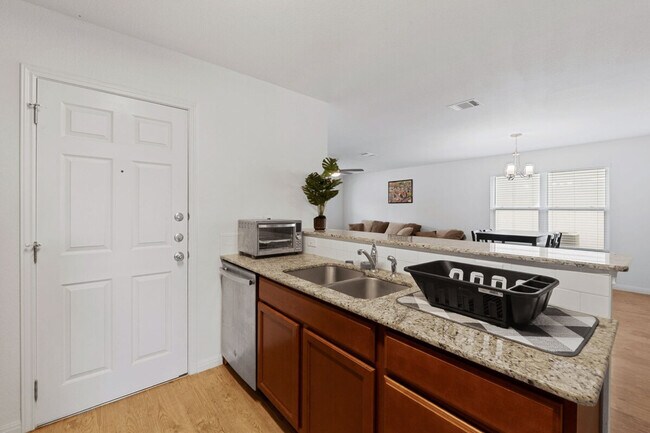 Building Photo - 404 Sloan St