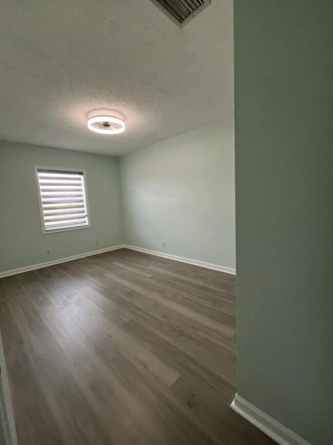 Building Photo - 4305 Coral Springs Dr
