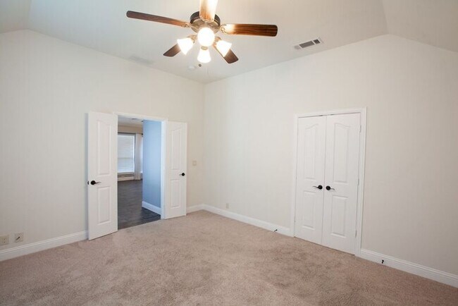 Building Photo - 517 Kelvington Dr