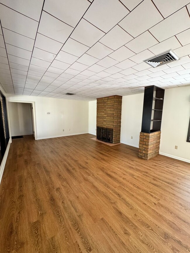 Building Photo - 11850 Schambeau Rd