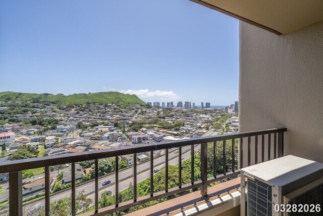 Building Photo - Convenient Honolulu Living – 1 Bedroom with Stunning Views!