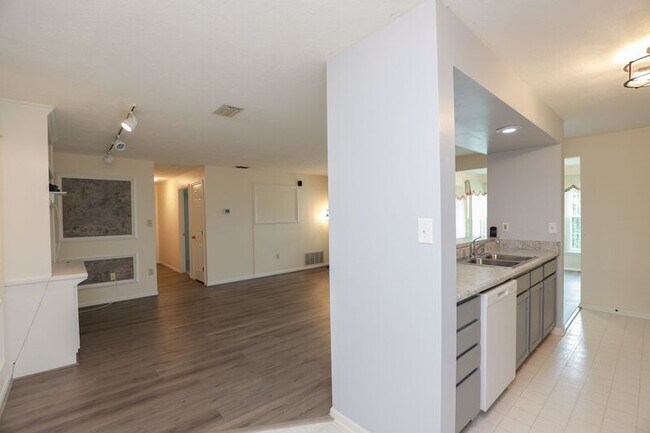 Building Photo - 10213 Wolfe Manor Ct