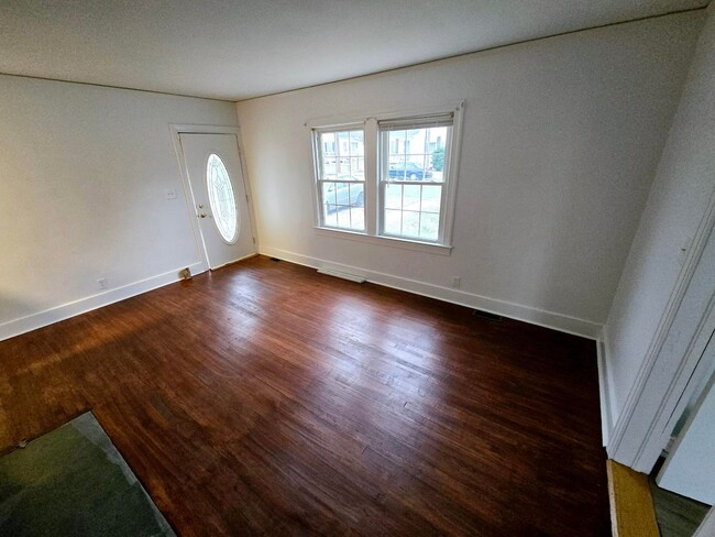 Building Photo - Charming 3-Bedroom Rental Home in Burlingt...