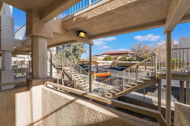 Building Photo - Stylish 2-Bed Condo in Gated Community