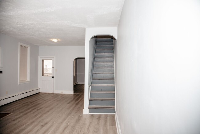 Building Photo - 154 S 8th St