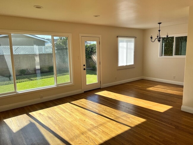 Building Photo - Beautifully Maintained 3 bedroom home