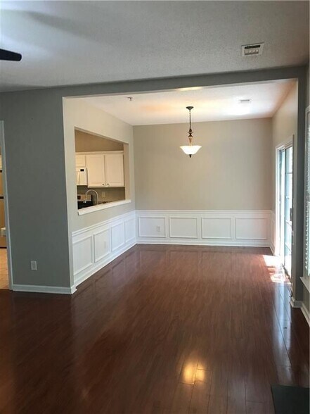 Building Photo - 134 Regent Pl