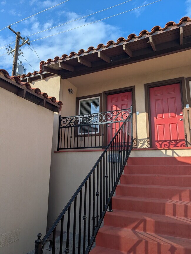 Building Photo - 935 E Divisadero St