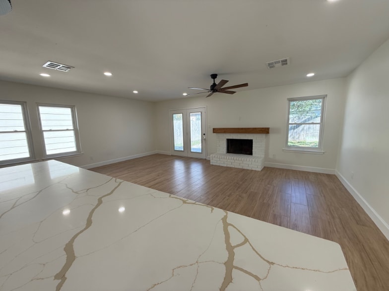 Building Photo - 1 Redberry Ct