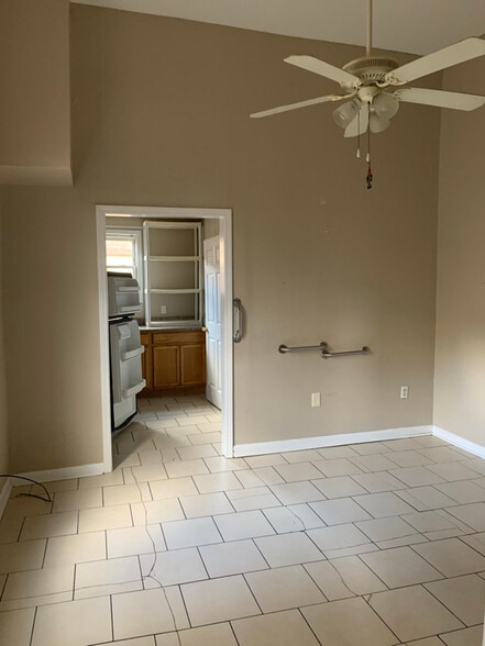 Building Photo - 828 N Dorgenois St