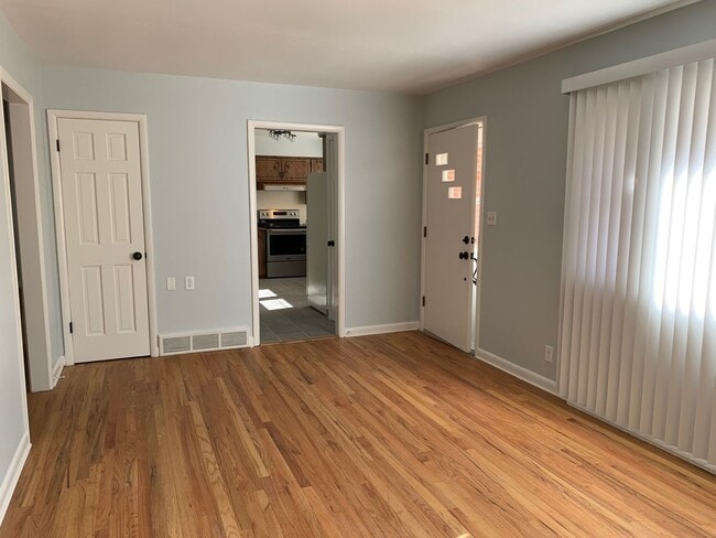 Building Photo - Wonderful 4 Bedroom 2 Bathroom Home in Eastridge!