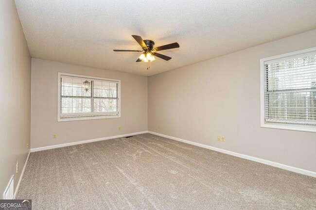 Building Photo - 14 Hiram Dr