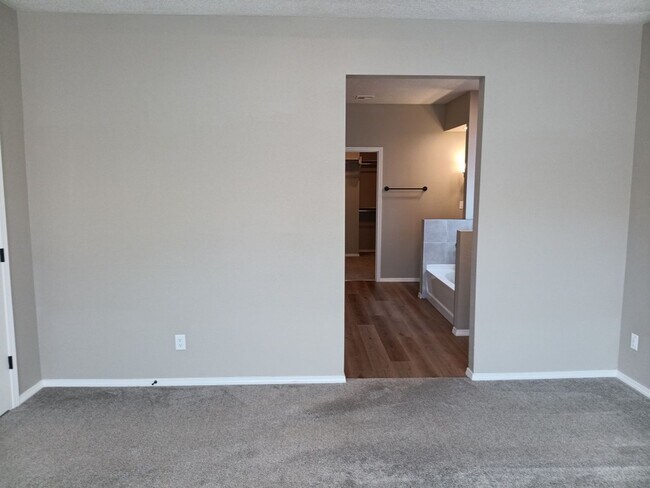 Building Photo - 3 Bedroom, 2.5 Bathroom Home! Schedule a Showing Today!