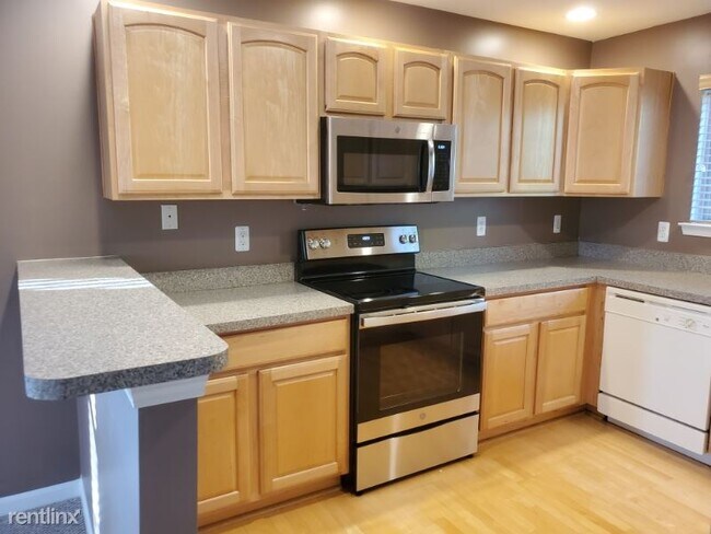 Building Photo - 3 br, 3 bath Condo - 16944 Farmington Rd